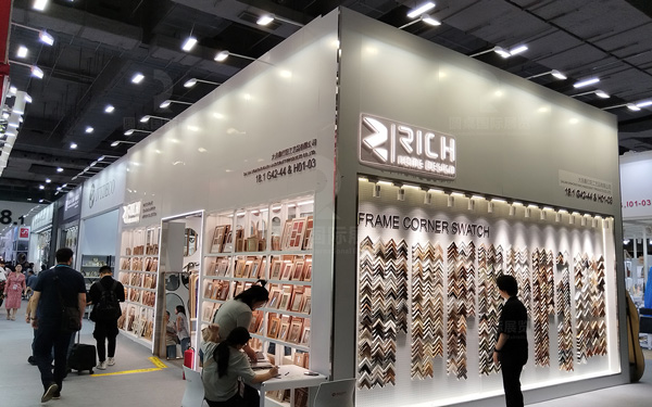 在广交会展位设计搭建中，如何运用柔和色彩元素？